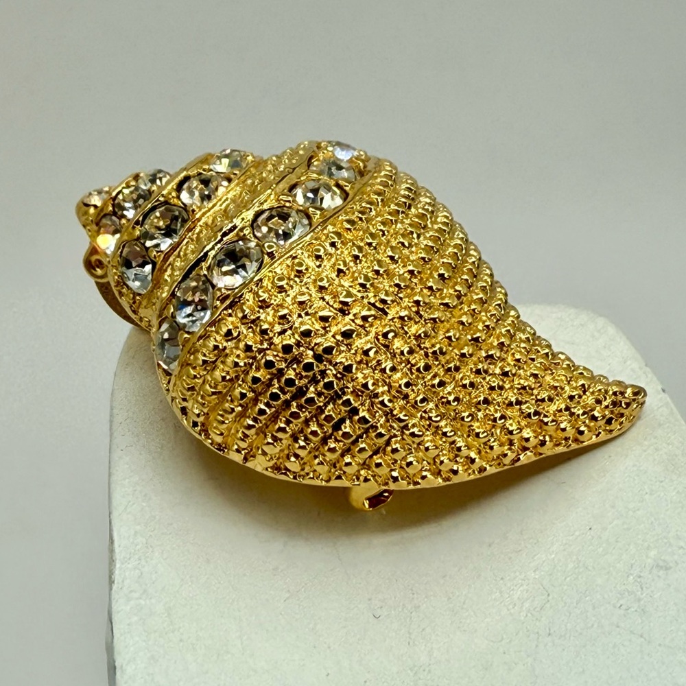 Vintage Kenneth Jay Lane Gold Plated Conch Shell Brooch Pendant With Crystals 2”
